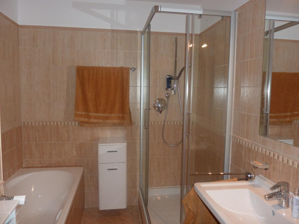 Ferienwohnung Blick Am Mittagskogel Velden am Worthersee Bagian luar foto